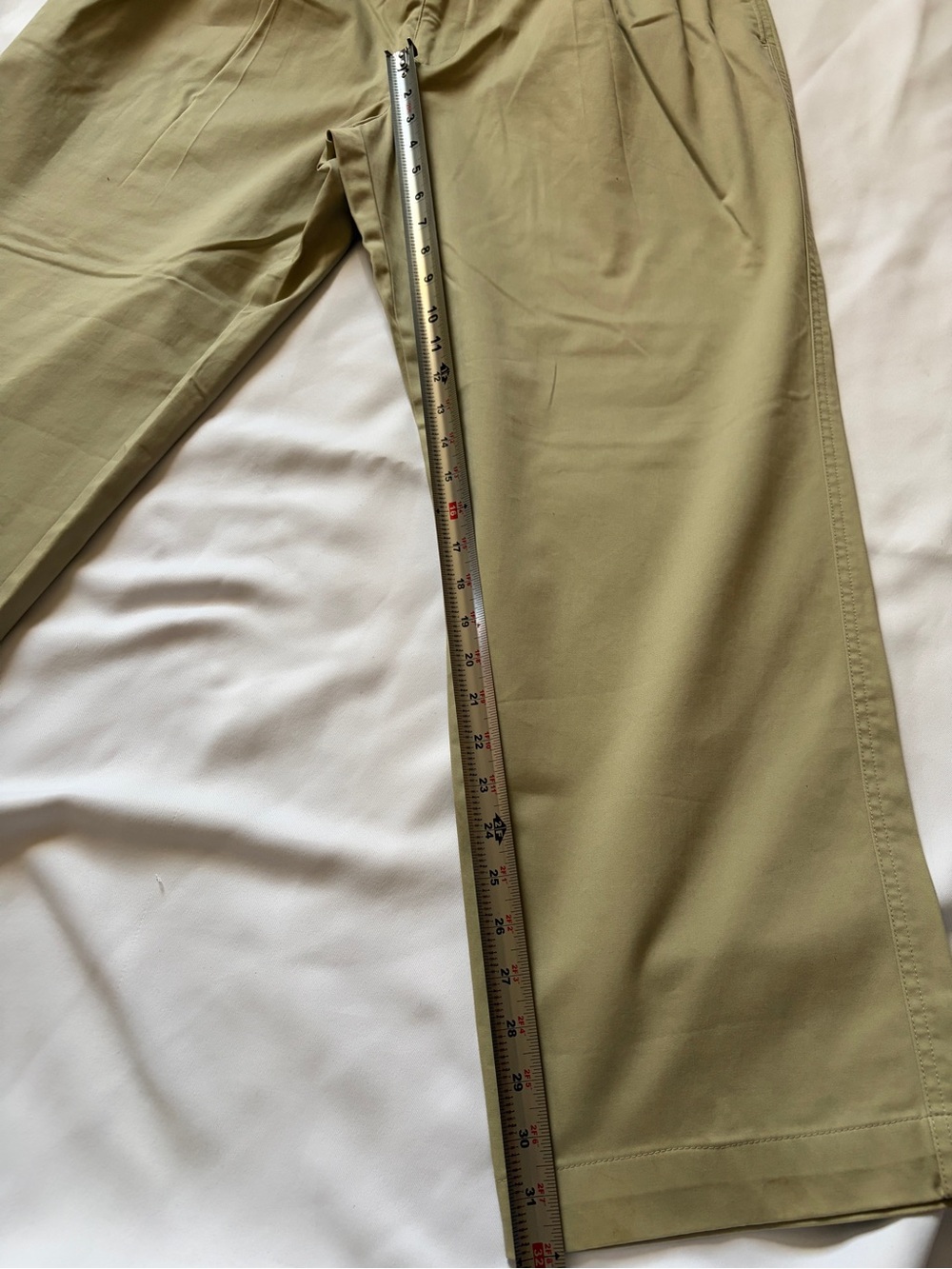 Tommy Bahama Men's Pleated Chinos in Olive - Picture 3 of 5